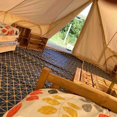 Roaches Retreat Family Glampsite, Rocky Reach Bell Tent With Outdoor Adventures And Campfire Nights Upper Hulme Exterior photo